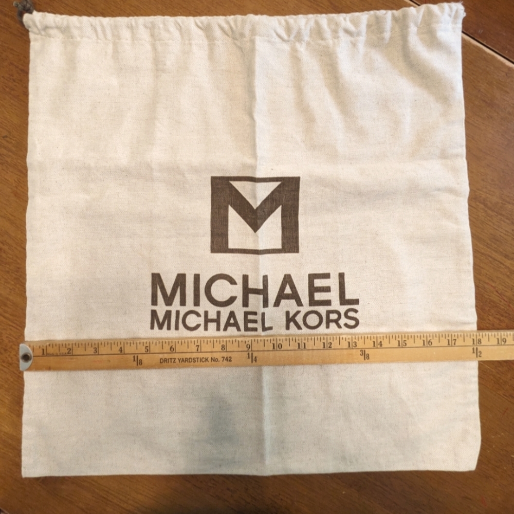 Michael Kors Beige Storage Bag. EUC